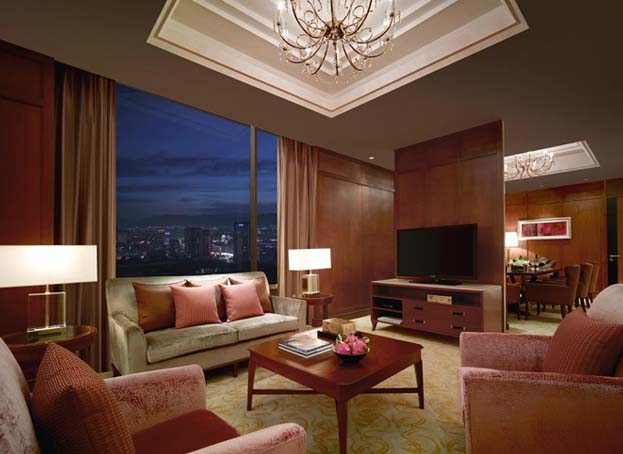 ���ͺ����¶����߼�����ѧУ